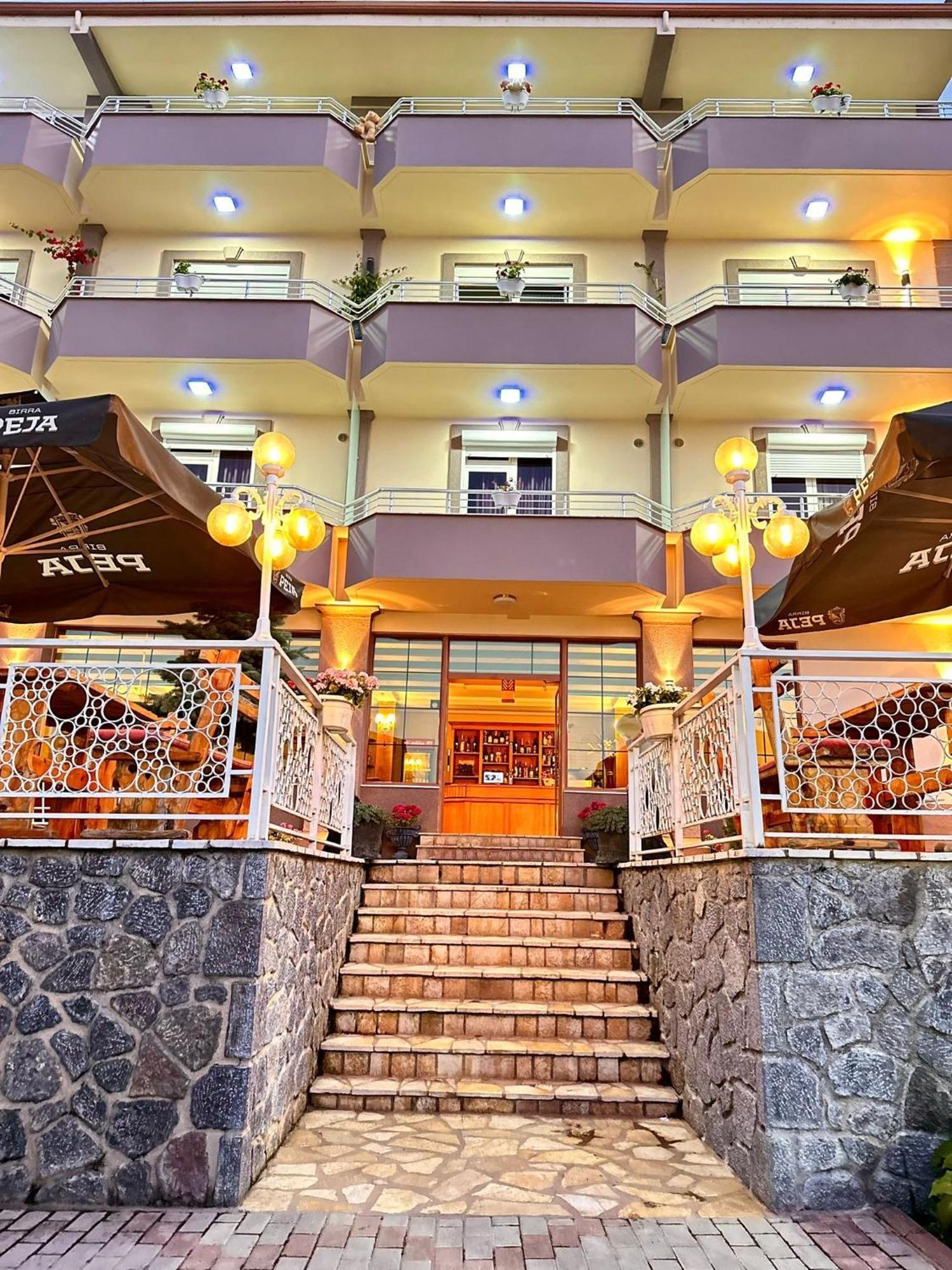 Hotel Vila Toska Piskupat Eksteriør bilde